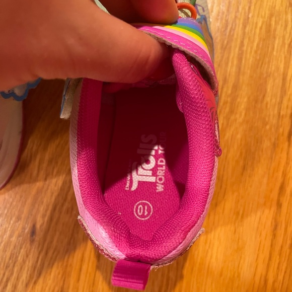 Trolls 2 Light-up Sneakers - Picture 8 of 16